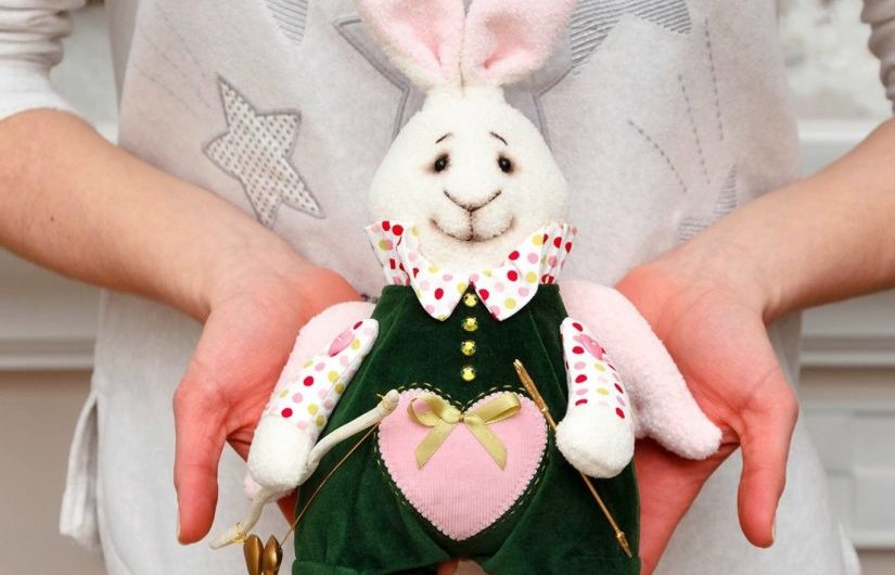 Выкройка игрушки зайчика
