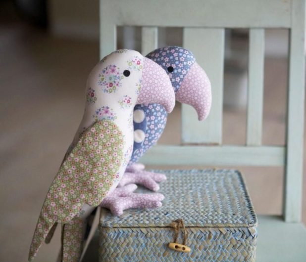 Текстильный попугай для интерьера дома